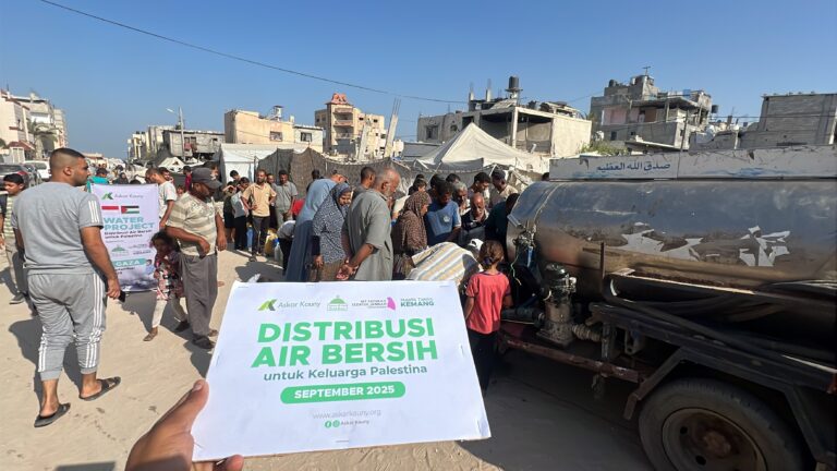 Krisis Air di Gaza: Askar Kauny Hadirkan Ratusan Tangki Air Bersih untuk Warga Palestina