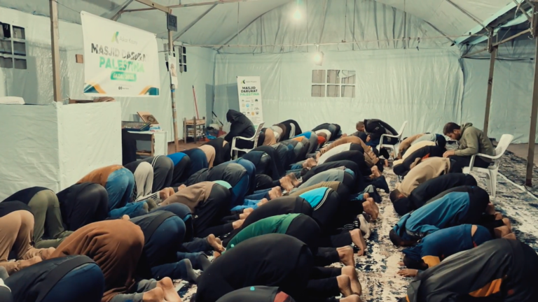Askar Kauny Bangun Masjid Darurat di Gaza, Palestina